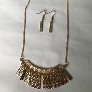 Gold dangling necklace